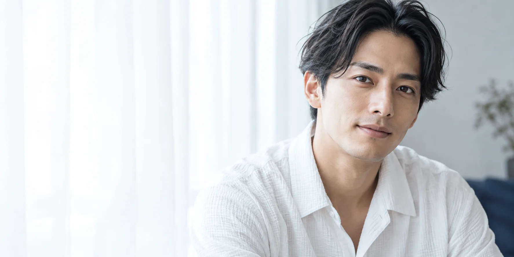 自然に整えた眉の成人男性モデル。AI生成イメージ